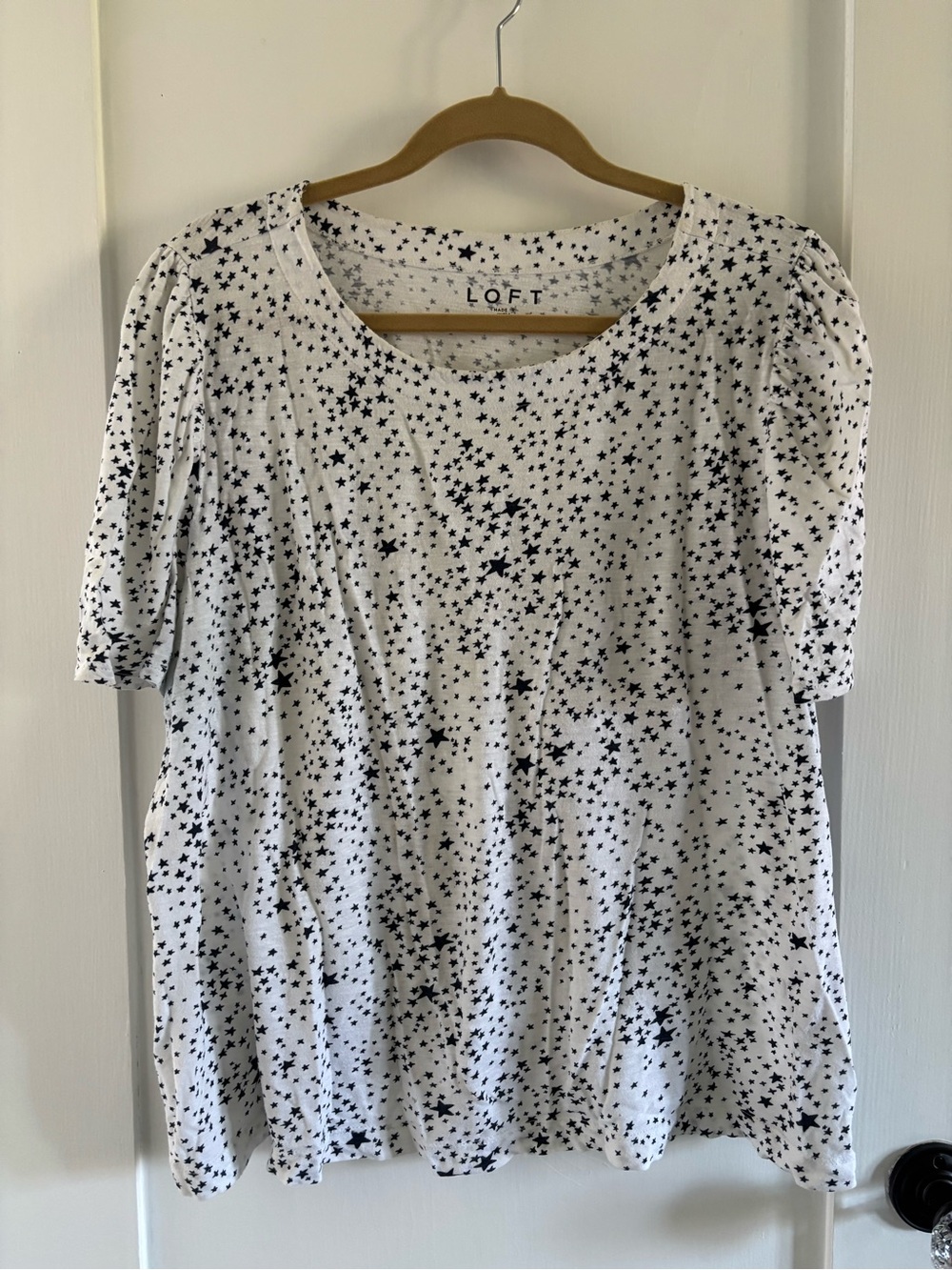 LOFT White Star Print Short Sleeve Top—Sz XL